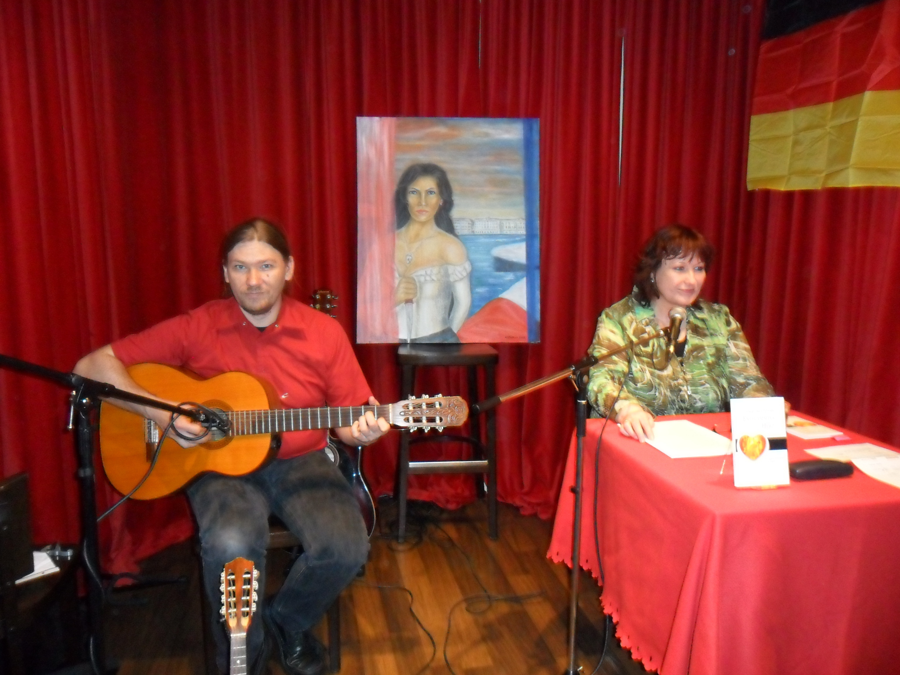 Mitchel Summer und Angelika Stephan auf der Lesebühne im Café Stilbruch