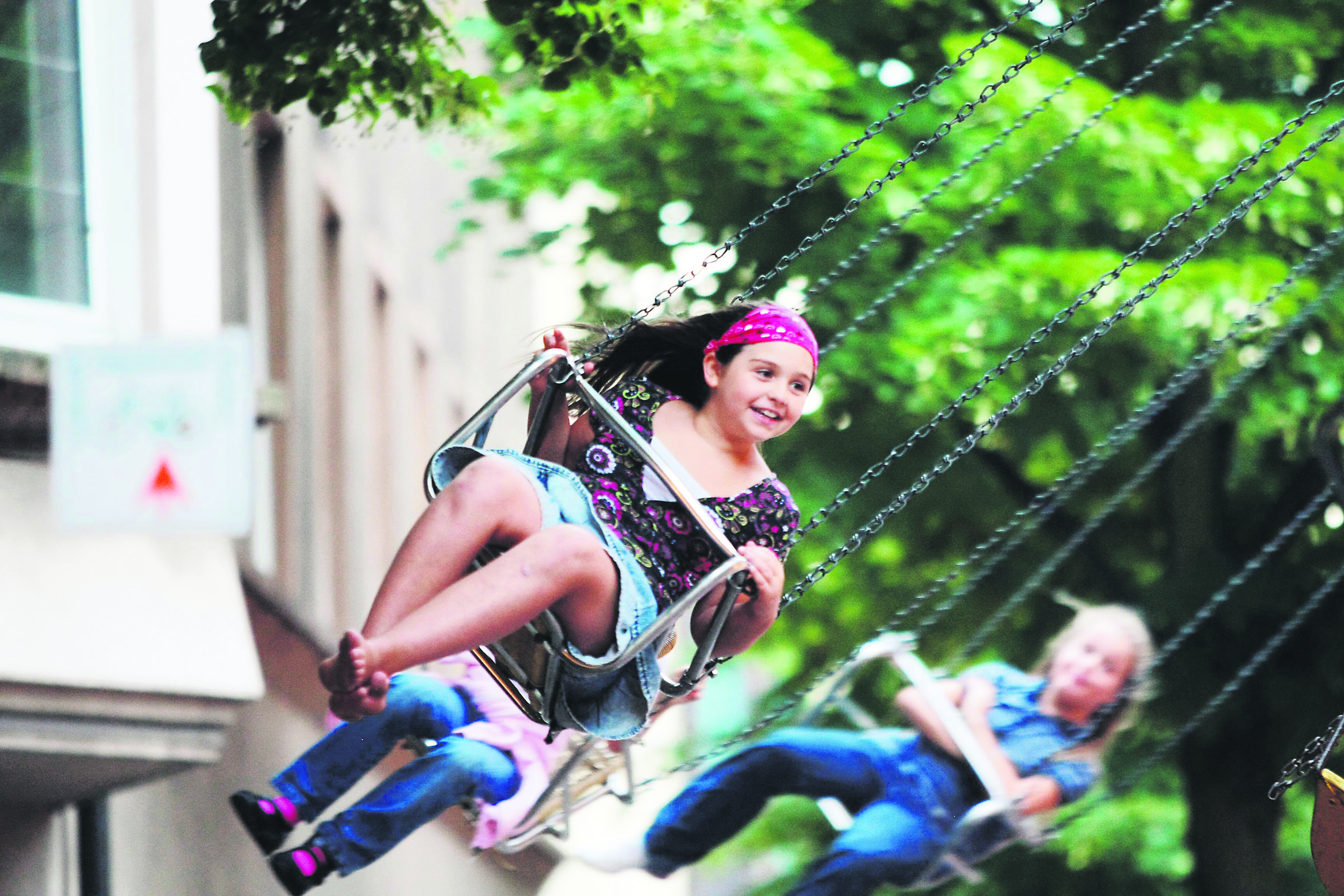 Das Martener Volksfest im Ortskern soll auch in diesem Jahr mit Fahrgeschäften, Imbissbuden, Gewinnspielwagen und Bühnenprogramm so manchen Kirmesfan glücklich machen.
