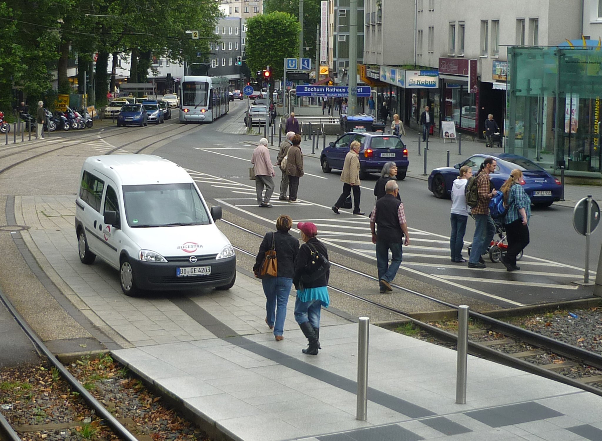 Großflächiger Zebrastreifen an der Hans-Böckler-Str. (City-Passage ...