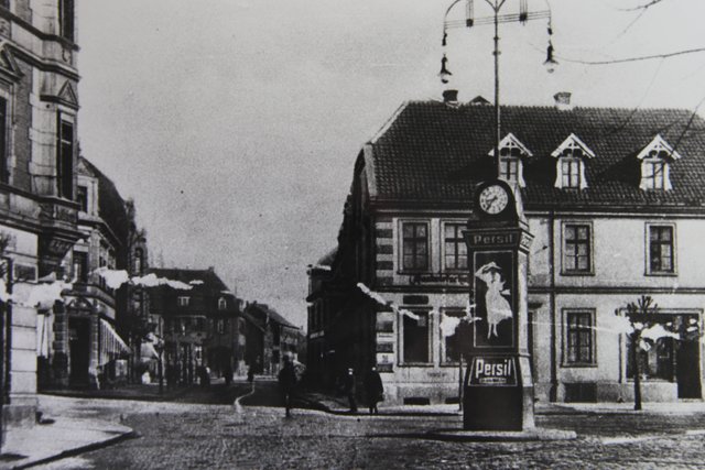 Ein Bild aus alten Zeiten. Die Persiluhr stand damals noch mitten auf der Münsterstraße. | Foto: Magalski