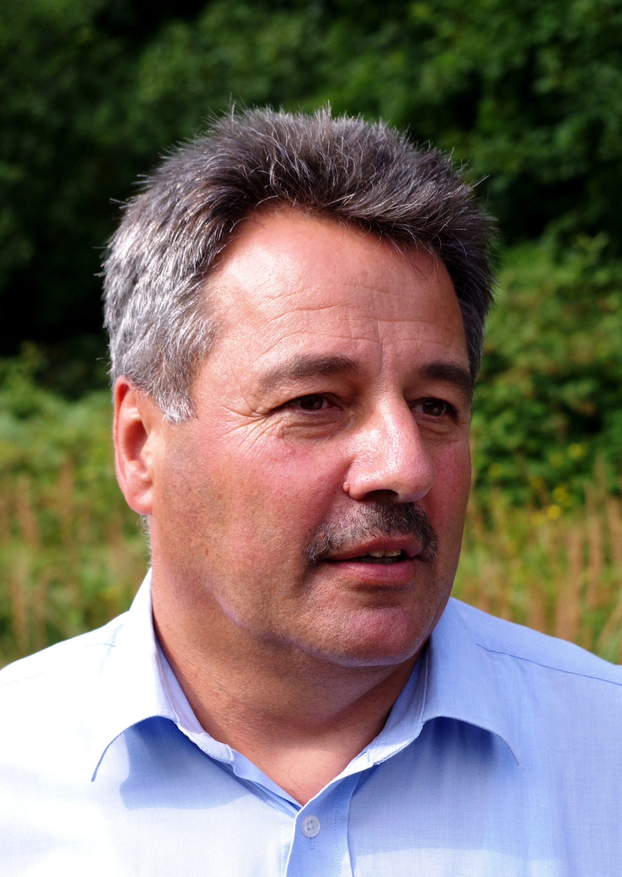 Duisburgs Ratsherr Bruno Sagurna: "Vor diesen existierenden Gefahrenquellen am Ufer oder auch im See darf man die Augen nicht verschließen. Der Regionalverband und die angrenzenden Kommunen müssen das von dort ausgehende Gefahrenpotenzial minimieren. Werde das in den entsprechenden Gremien beim Regionalverband sowie bei der Stadt Duisburg thematisieren und sie zum Handeln auffordern."