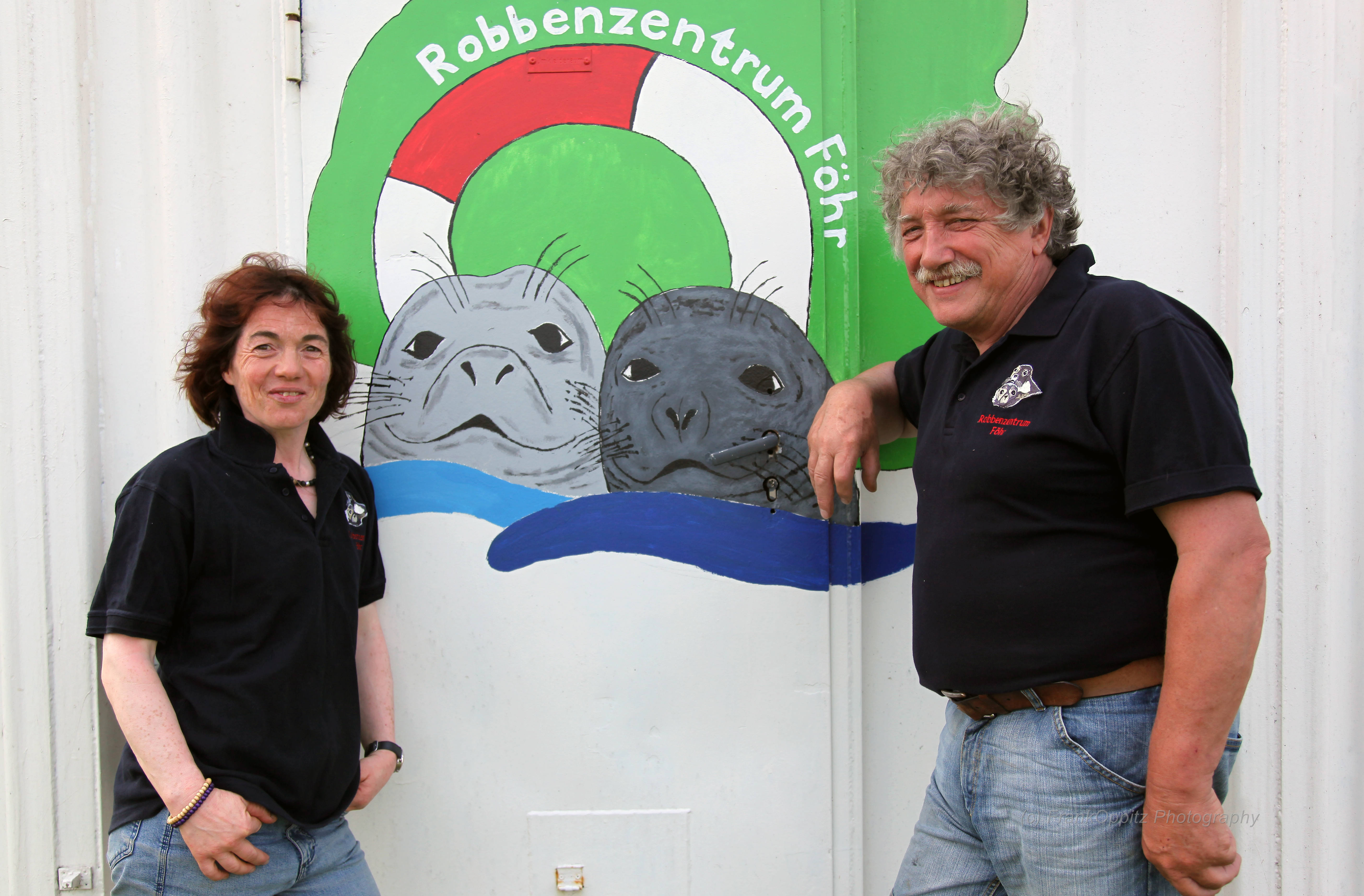 Janine und Andre vor dem privatem Robbenzentrum auf Föhr