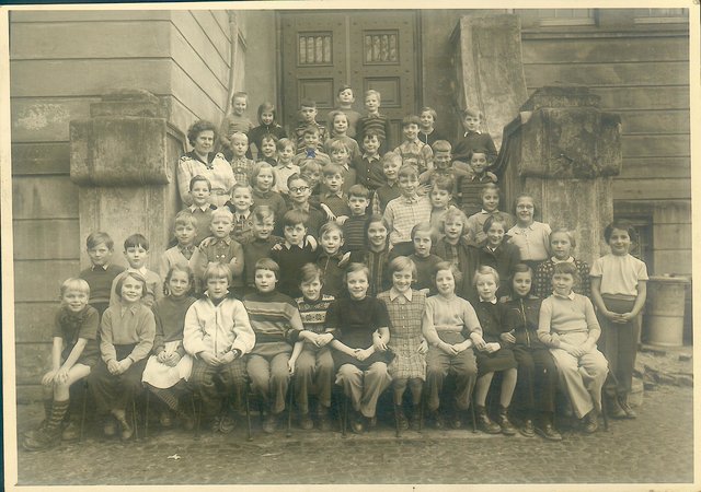 Da waren noch viele Schüler/rinen in einer Klasse.