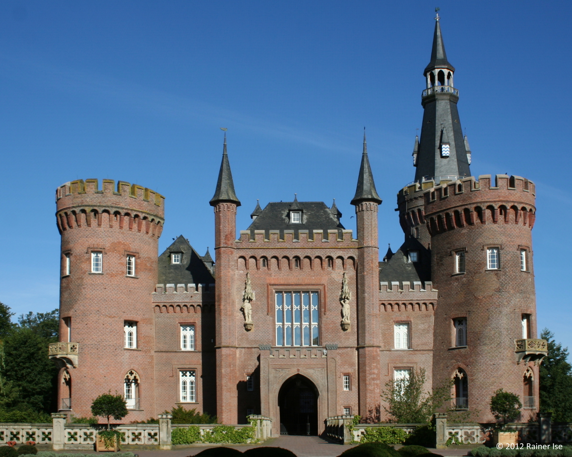 so schön empfing uns das Schloss
