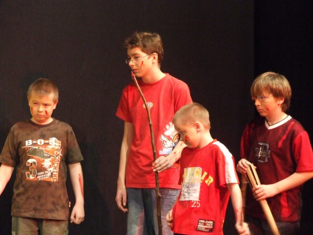 "Der Herr der Fliegen" mit Dominic Sega, Bennett Buske, René Sega und Jonathan Mero | Foto: Jugendkunstschule