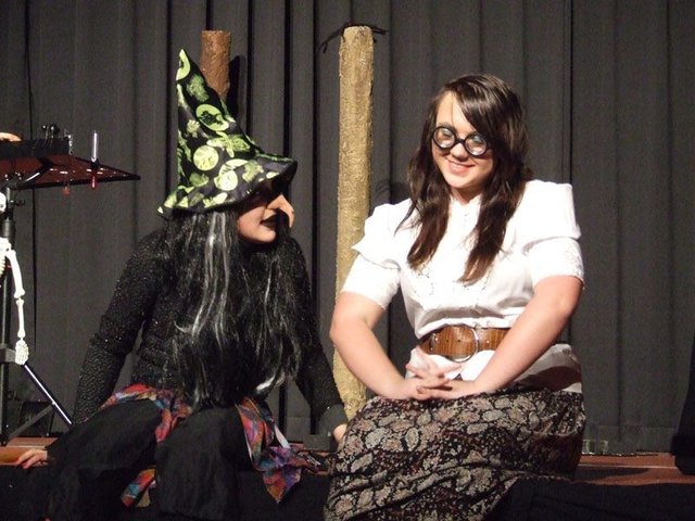 Melanie Nowak in ihrer Rolle als Mensch aus "Das Märchen von X" | Foto: Jugendkunstschule