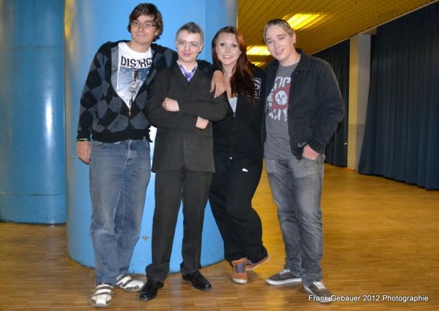 Bennett Buske (ehmaliger Darsteller bei WIMATHEA), Dominic Sega, Melanie Nowak und Jonathan Mero nach der Premiere von "Mord im Orientexpress | Foto: Frank Gebauer