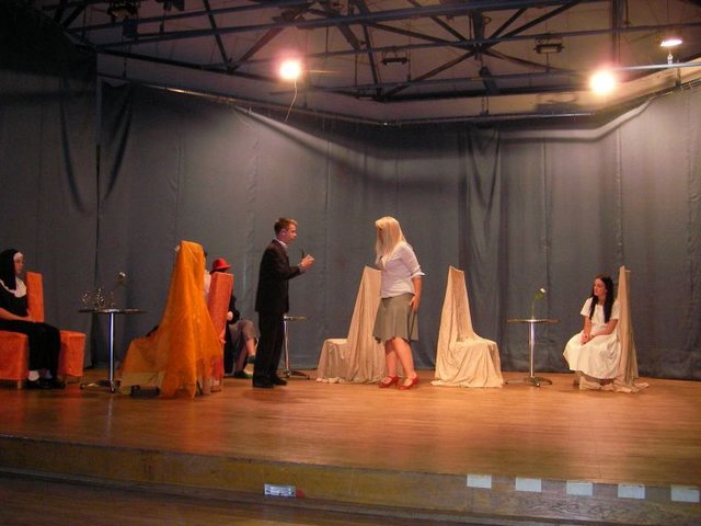 Dominic Sega und Melanie Nowak in ihren Rollen aus "Mord im Orientexpress"