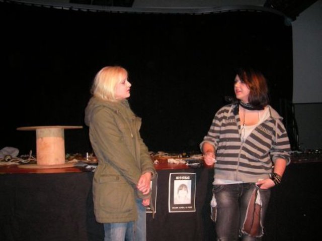 Louisa Tietze und Melanie Nowak in einer Szene aus "Missing - Der tödliche Bunker - Bis dass der Tod uns scheidet"