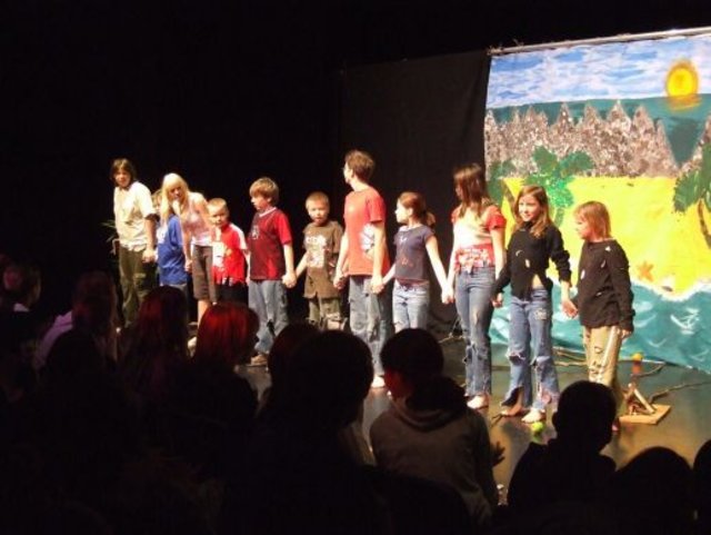 Nach der Aufführung von "Der Herr der Fliegen" | Foto: Jugendkunstschule