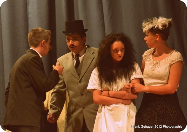 Szene aus "Mord im Orientexpress" mit Dominic Sega und Jonathan Mero  in ihren Rollen | Foto: Frank Gebauer