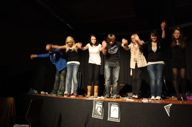 Nach der Aufführung von "Missing - Der tödliche Bunker - Bis dass der Tod uns scheidet" | Foto: Jugendkunstschule