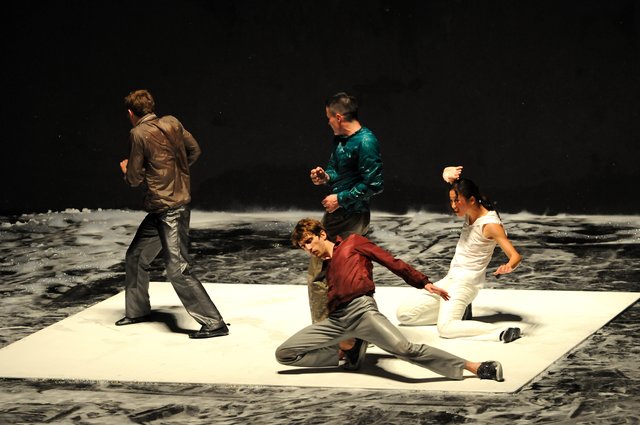 Das Material wurde vollends ausgeschöpft für den modern dance | Foto: Soapéra / Marc Coudrais