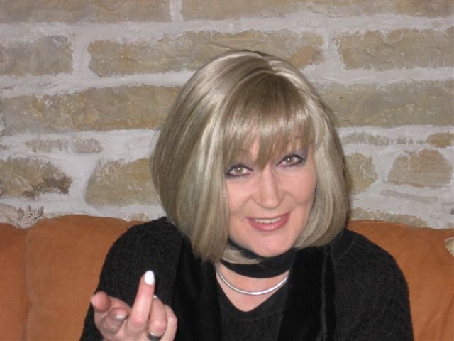 "Deutsch... - aber nicht ganz" ist Kabarettistin Lilia Tetslau.