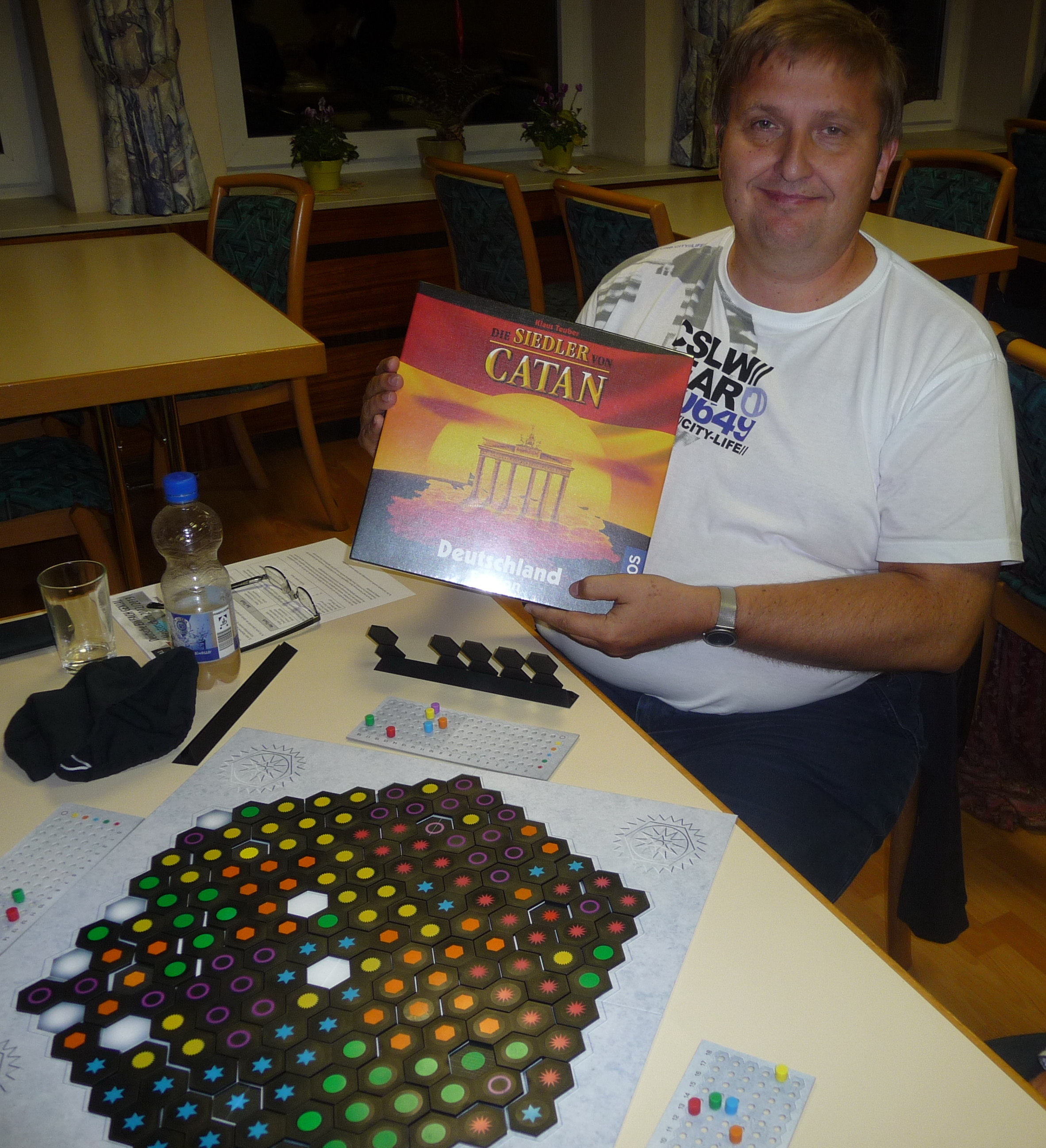 Der strahlende Sieger des "Einfach-Genial-Turniers" 2012/2013 in Hiesfeld ist Hartmut Thordsen aus Dorsten.