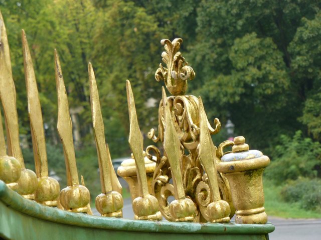 reich verzierte  Einzäunungen | Foto: Marita Gerwin