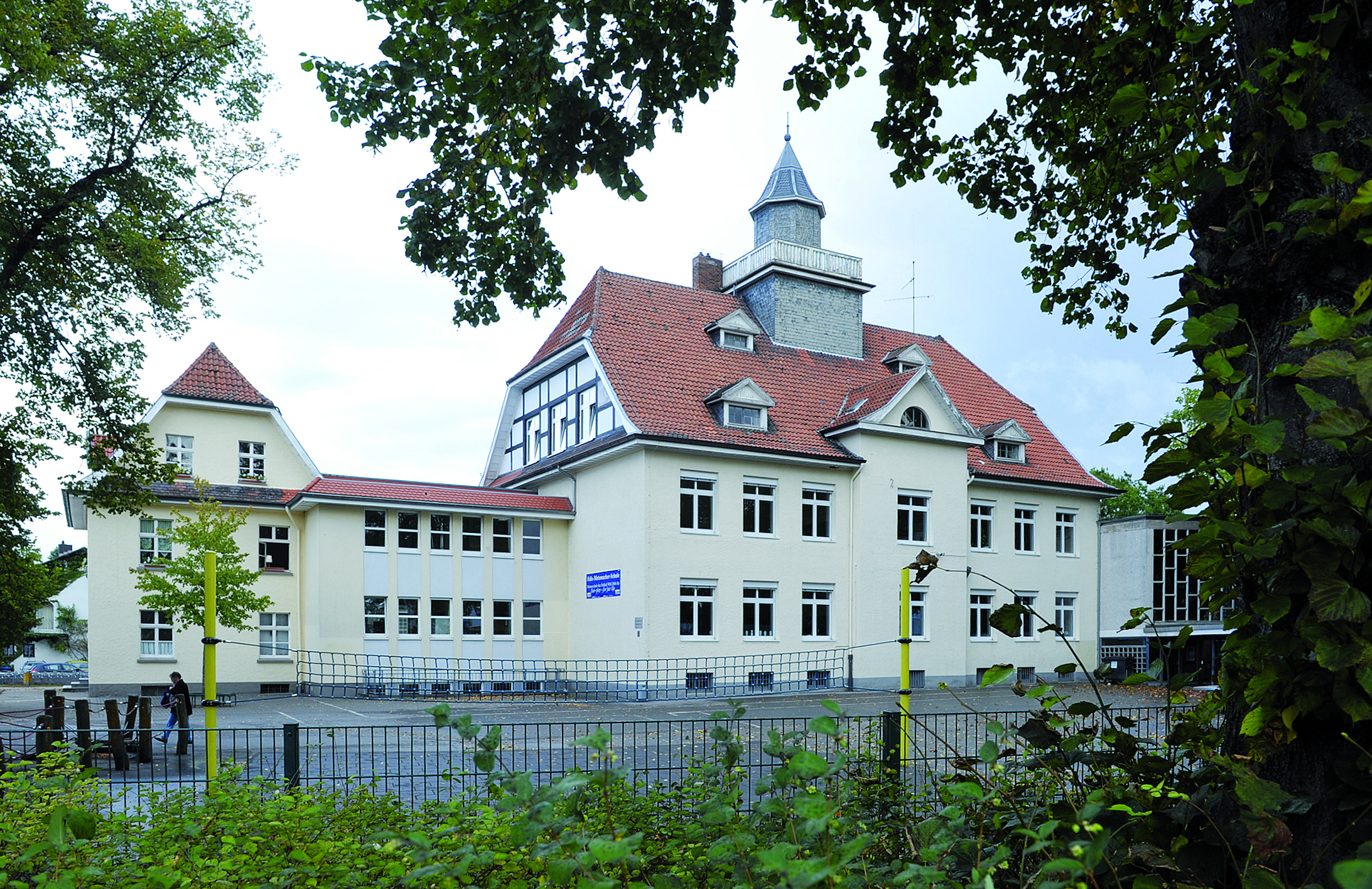 Das historische Schulgebäude soll zumindest in Teilen erhalten bleiben - so will es die „Aktion Felix Metzmacher“.