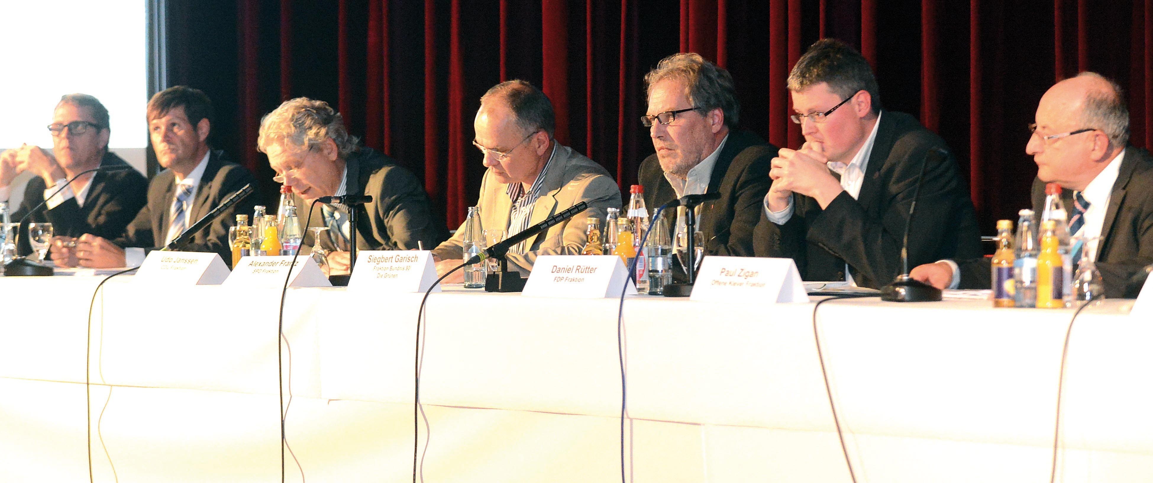Die Fraktionsvorsitzenden: Paul Zigan, Offene Klever, Daniel Rütter, FDP, Siegbert Garisch, Bündnis 90/Die Grünen, Alexander Frantz, SPD und Udo Janssen, CDU (vo.re)