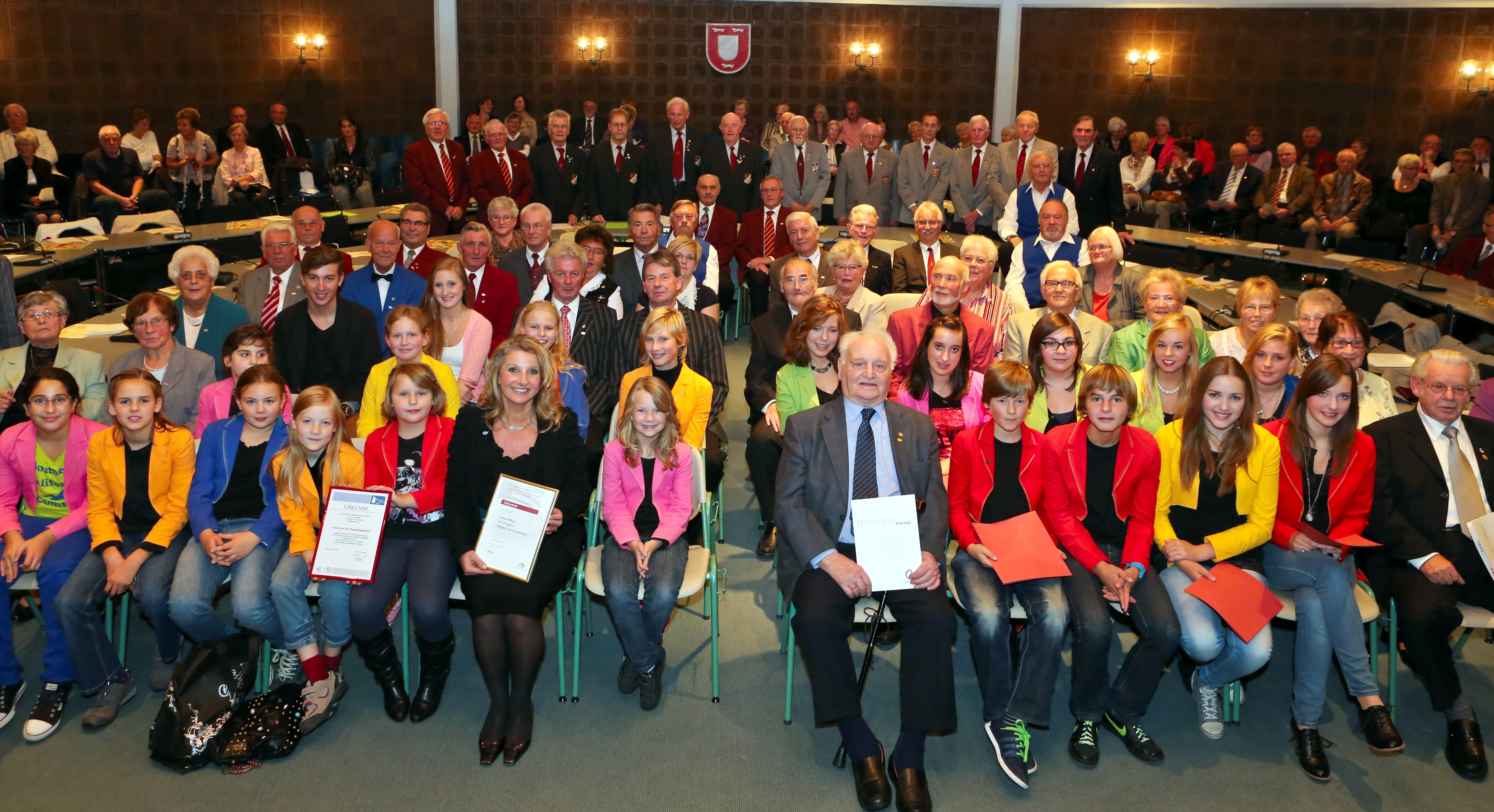 Alle Jubilare im Sitzungssaal des Rathauses Wesel
