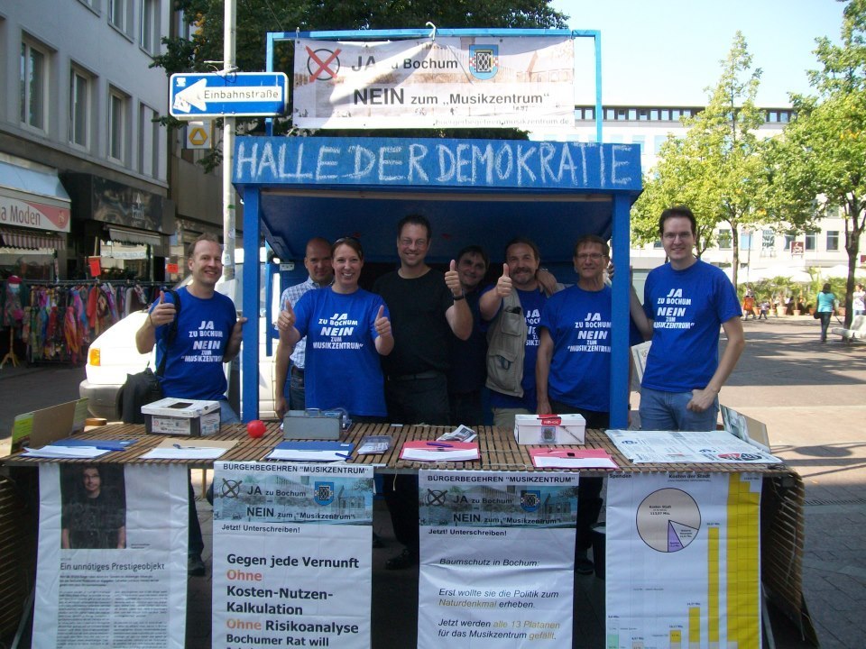 Ein Teil der Aktivisten des Bürgerbegehrens