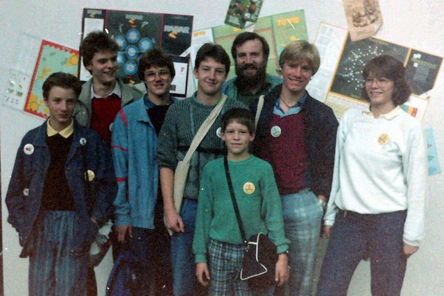 Die beiden Hiespielchen-Teams auf der Messe 1986 in Essen. Beim Titelverteidiger Matthias Winkel für Karsten Wolf im Team.