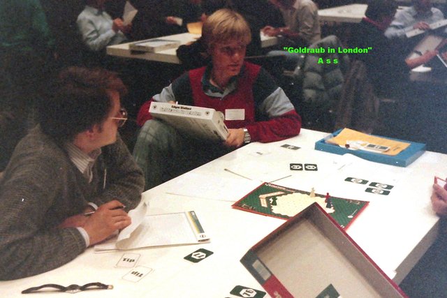Stefan auch bei diesem Deduktions-Spiel in Essen 1986.