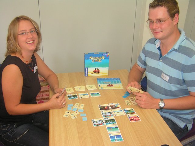 Die Autoren Inka und Markus Brand 2006 in Rossdorf mit ihrem Spiel "Summertime".