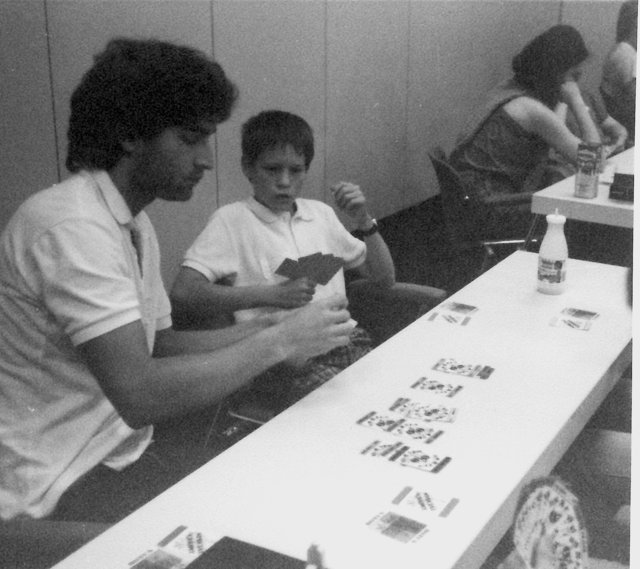 Matthias in seinem Element bei "Die 1. Million" von Hexagames 1987 in Essen.