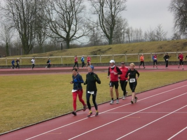 Antje Bienewitz (2. v. li.) beim Ruhrtal-Marathon in Witten.