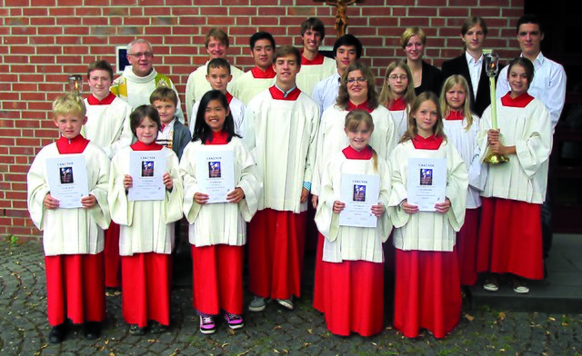 Neue Messdiener in der Herz Jesu Gemeinde: Jan-Luca Koch, Elisa Nawrath, Steffi Pham, Paulina Aust und Antonia Löblein.