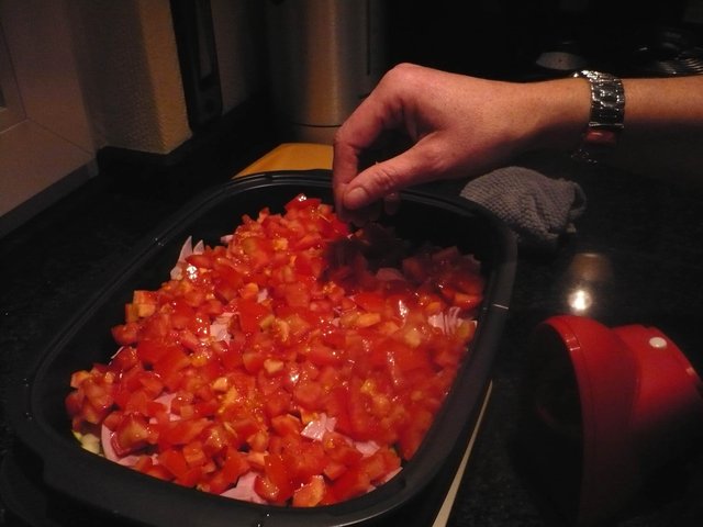 ...die Tomatenstücke...