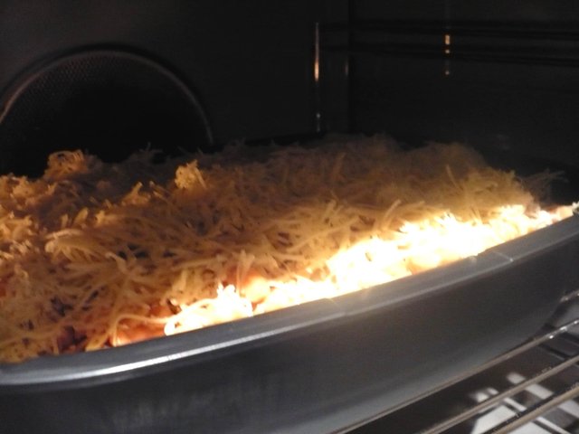 Und ab in den Backofen.