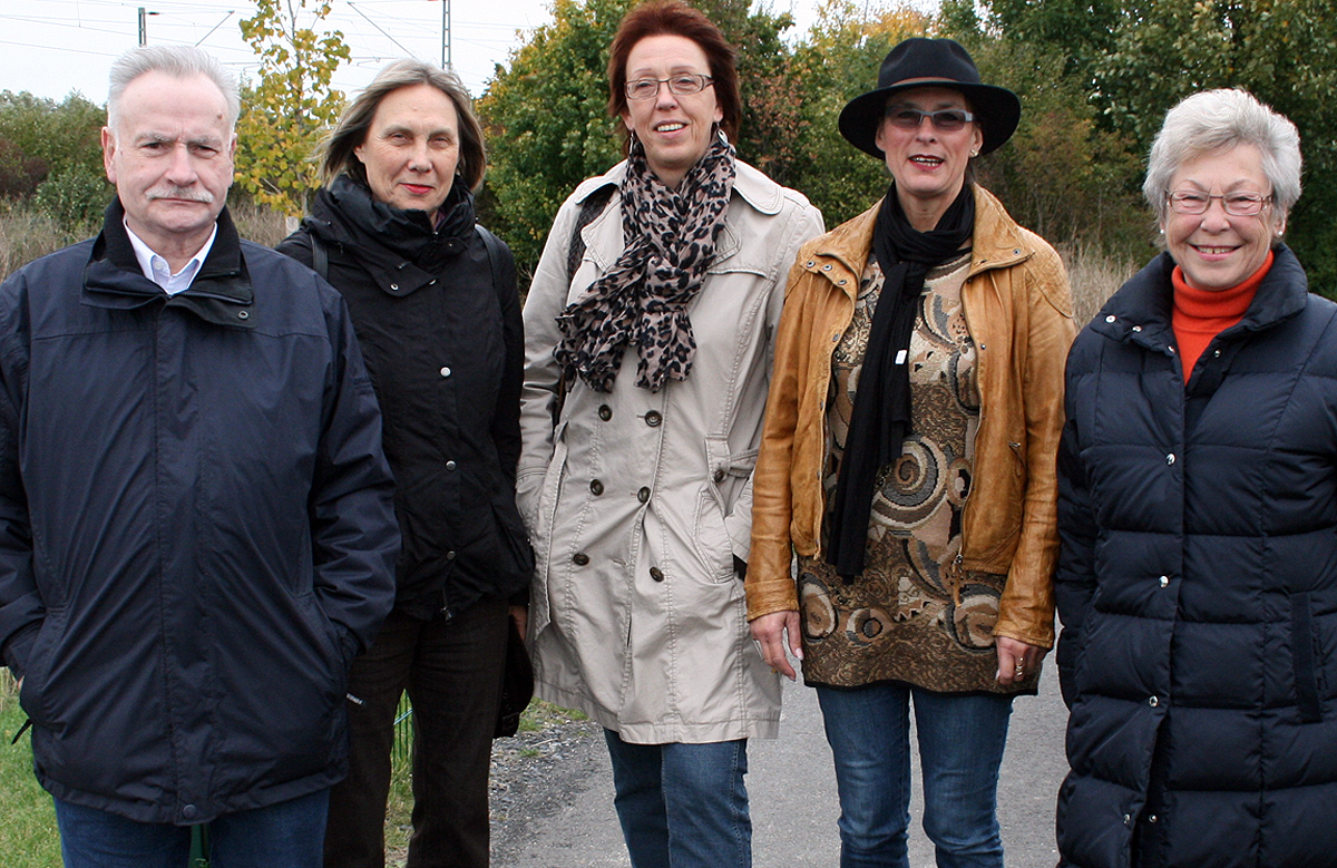 Investor Rolf Radimerski,Sigrid Oberländer und Gerda Bremkes vom Vorstand Neue Wohnformen Unna. e.V., die stellvertretende Bürgermeisterin der Stadt Unna Renate Nick und Frau Darpe von der Bürgerstiftung Unna
