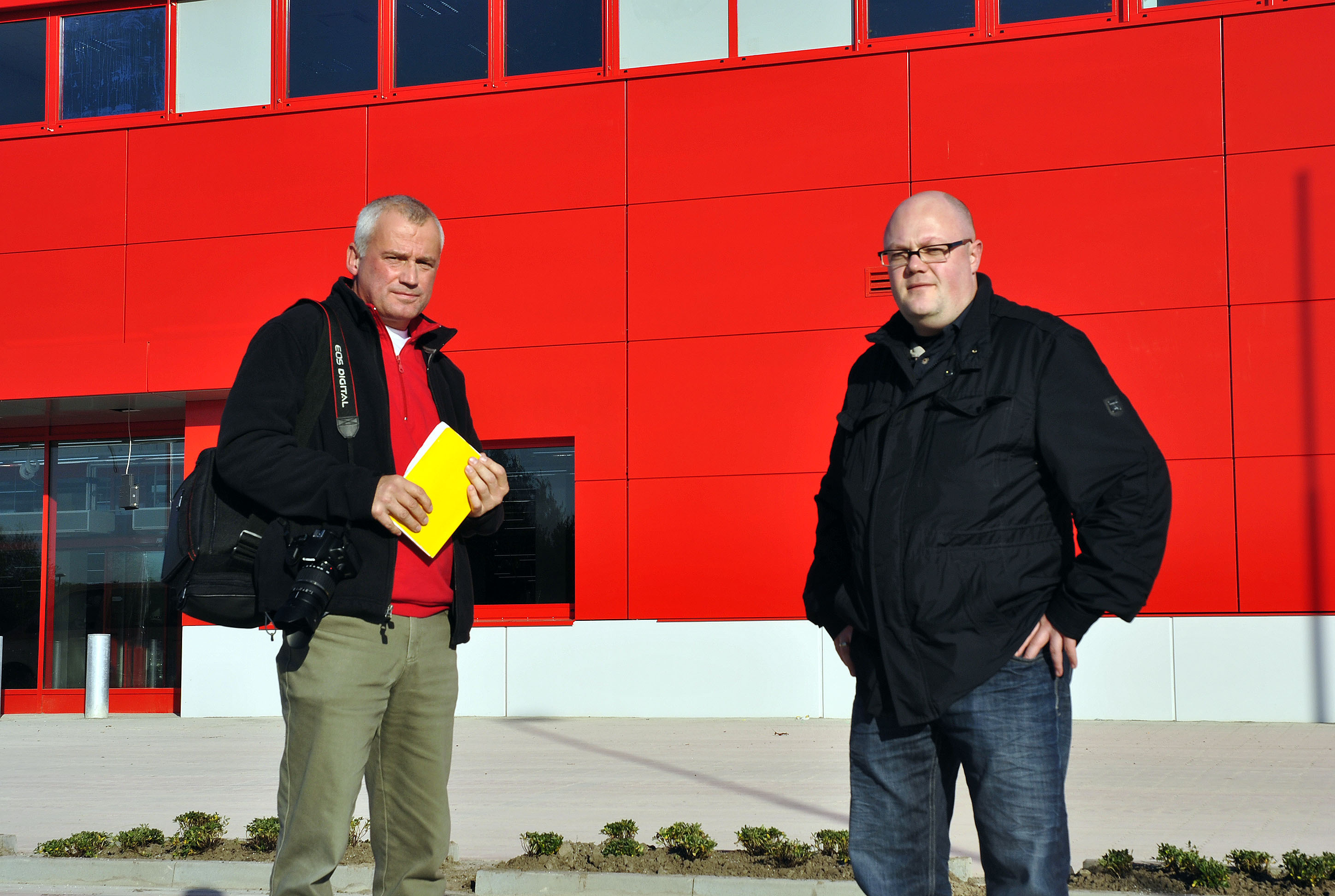 Bürgerreporter Manfred Kramer begleitet den Bau des MediaMarktes von Anfang an in Bild und Text. Jetzt bekam er eine exklusive Führung mit Geschäftsführer Peer Marx.