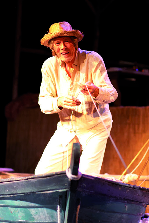 Horst Janson überzeugt als Fischer Santiago in „Der alte Mann und das Meer“ im Theater im Rathaus.