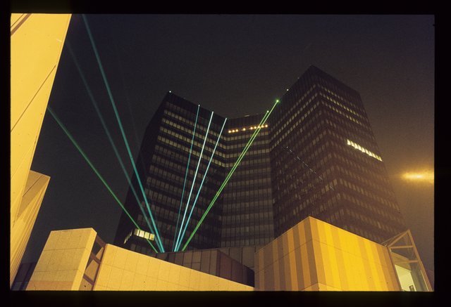 Noch nicht sehr alt, aber schon Geschichte. Der laser am Rathaus Essen 1979 zu Einweihung