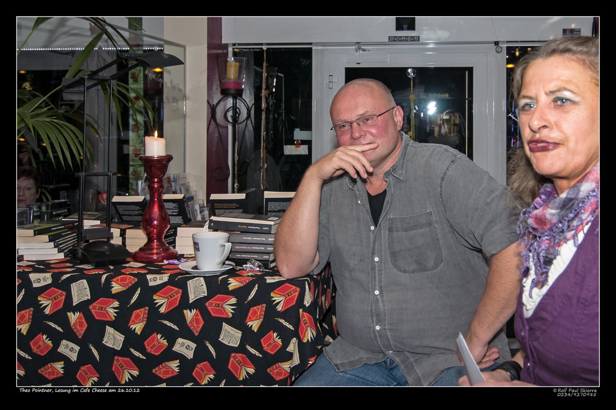 Literatur im Cafe Cheese, Lesung aus