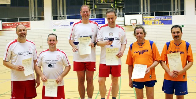 Die drei besten deutschen Doppel: (v.l.) Karsten-Thilo Raab, Bernd Stammnitz, Olaf Völzmann, Uwe Walter, Richard Schönekäse und Wolfgang Nass. (Foto: David Zentarra)