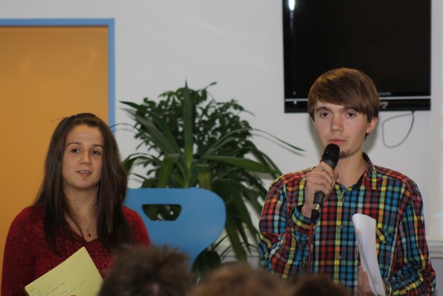 Das Moderatoren-Duo:Nadja Wilmanns und Jonas Fehling