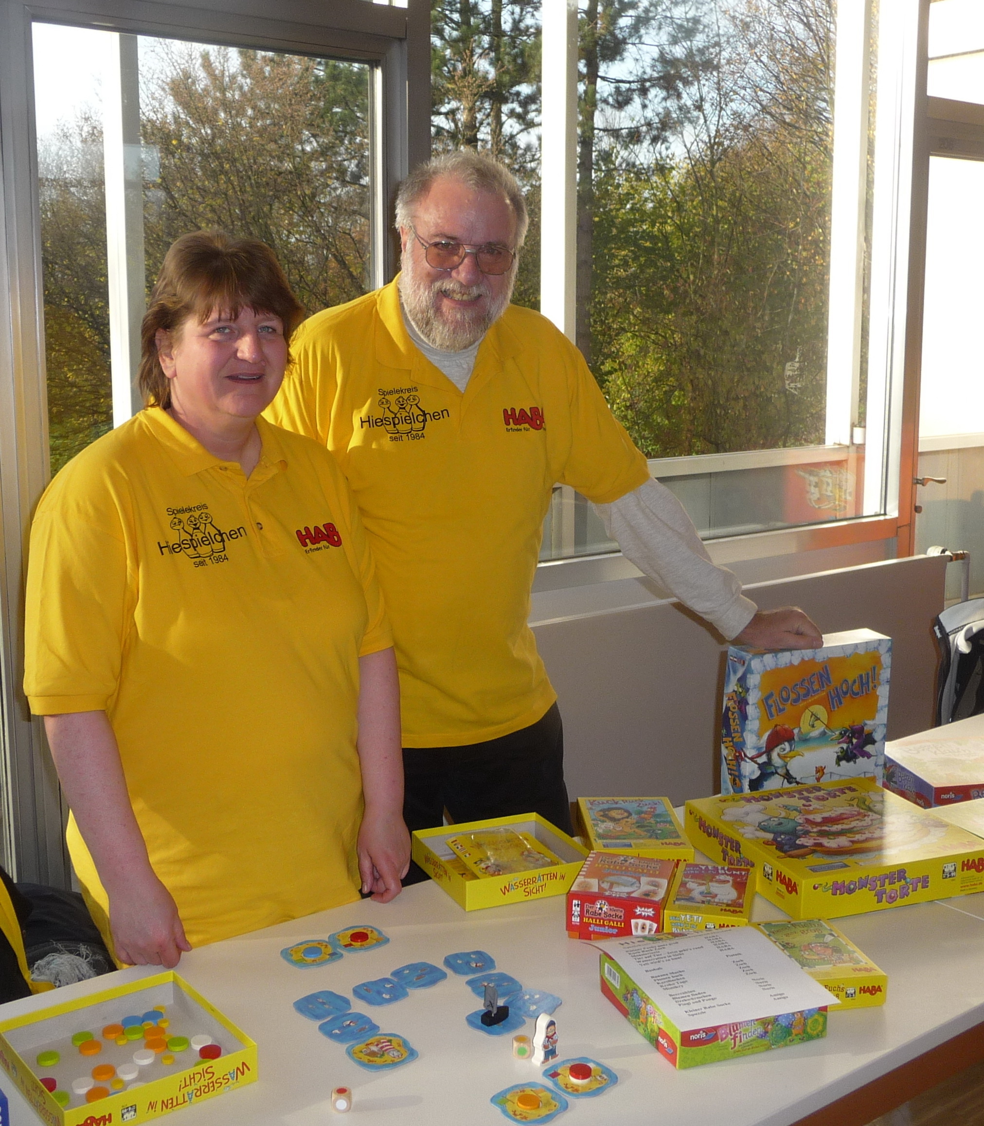 Silvia und Friedel vom Spielekreis HIESPIELCHEN stellten beim Essener Spieleherbst Kinderspiele vor.