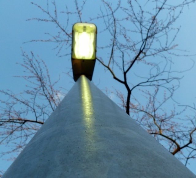 Straßenlaterne von unten