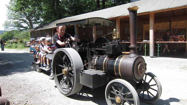 Der Weihnachts-Express rollt auch wieder für die Kinder durch die Stadt. | Foto: Veranstalter