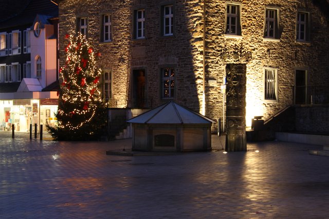 Lichterbaum vor der Alten Markt Apotheke in Menden