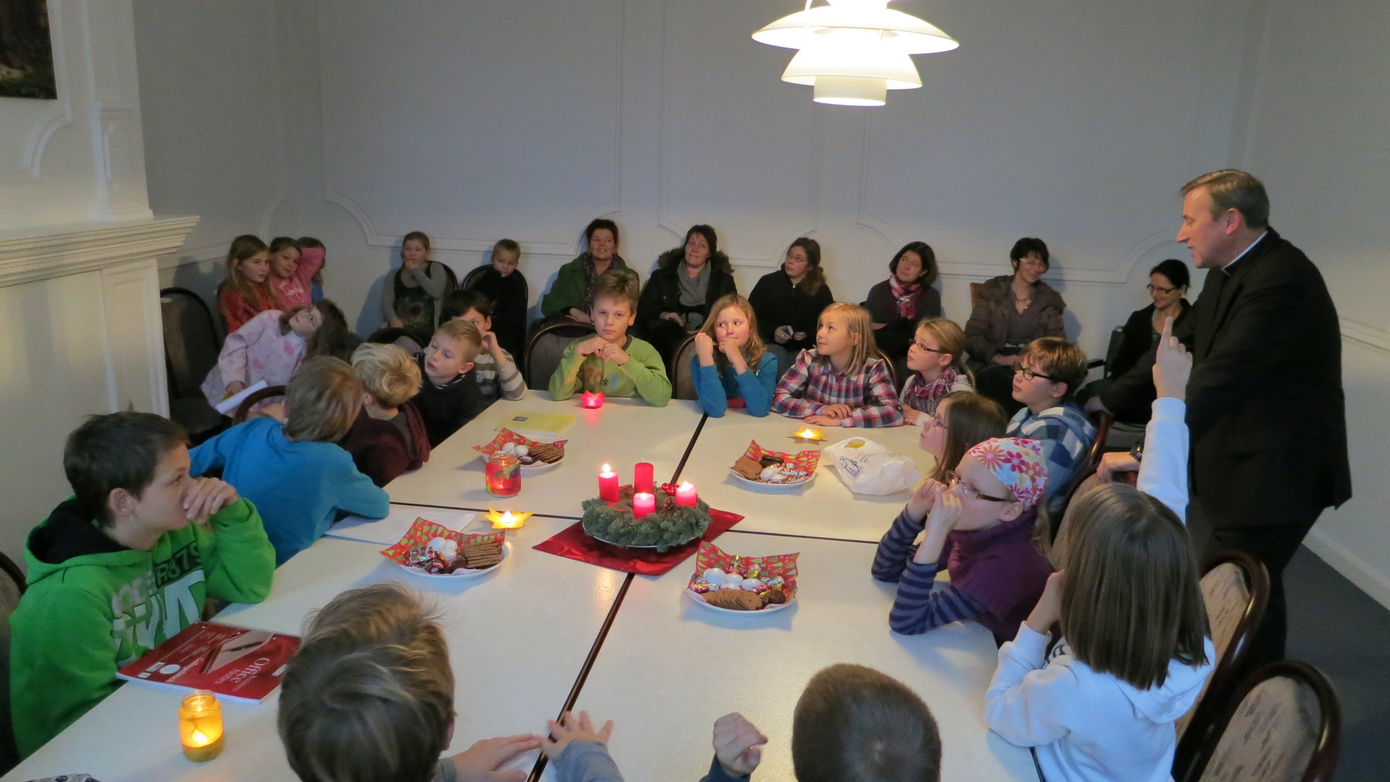 Einen Bischof kriegt man nicht jeden Tag zu sehen - für Wisseler Kommunionkinder war der Besuch in Xanten eine spannende Erfahrung.