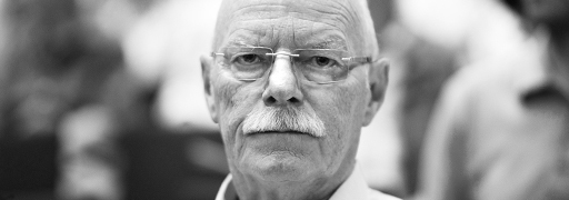 Peter Struck ist am 19.12.2012 verstorben.