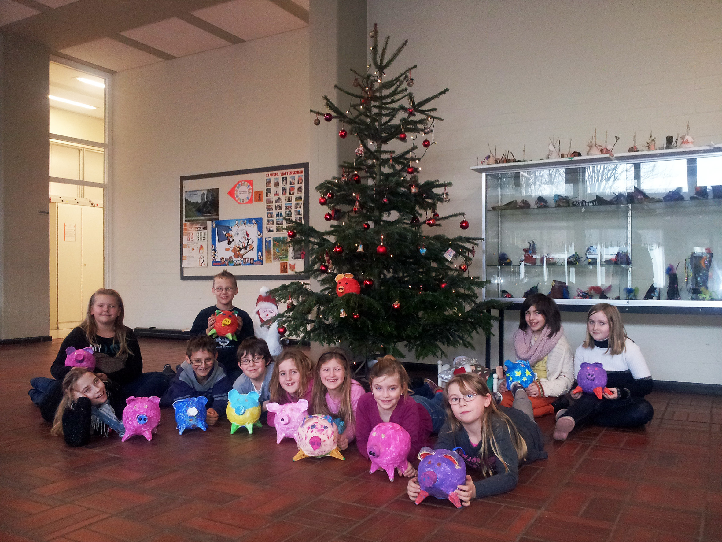 Bunte Schweine als Weihnachtsgeschenk: Die Drittklässler waren sehr kreativ und haben nun eine tolle Überraschung für ihre Familien.