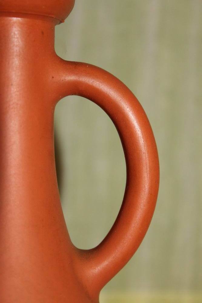 Buchstabe D - Henkel einer Flasche