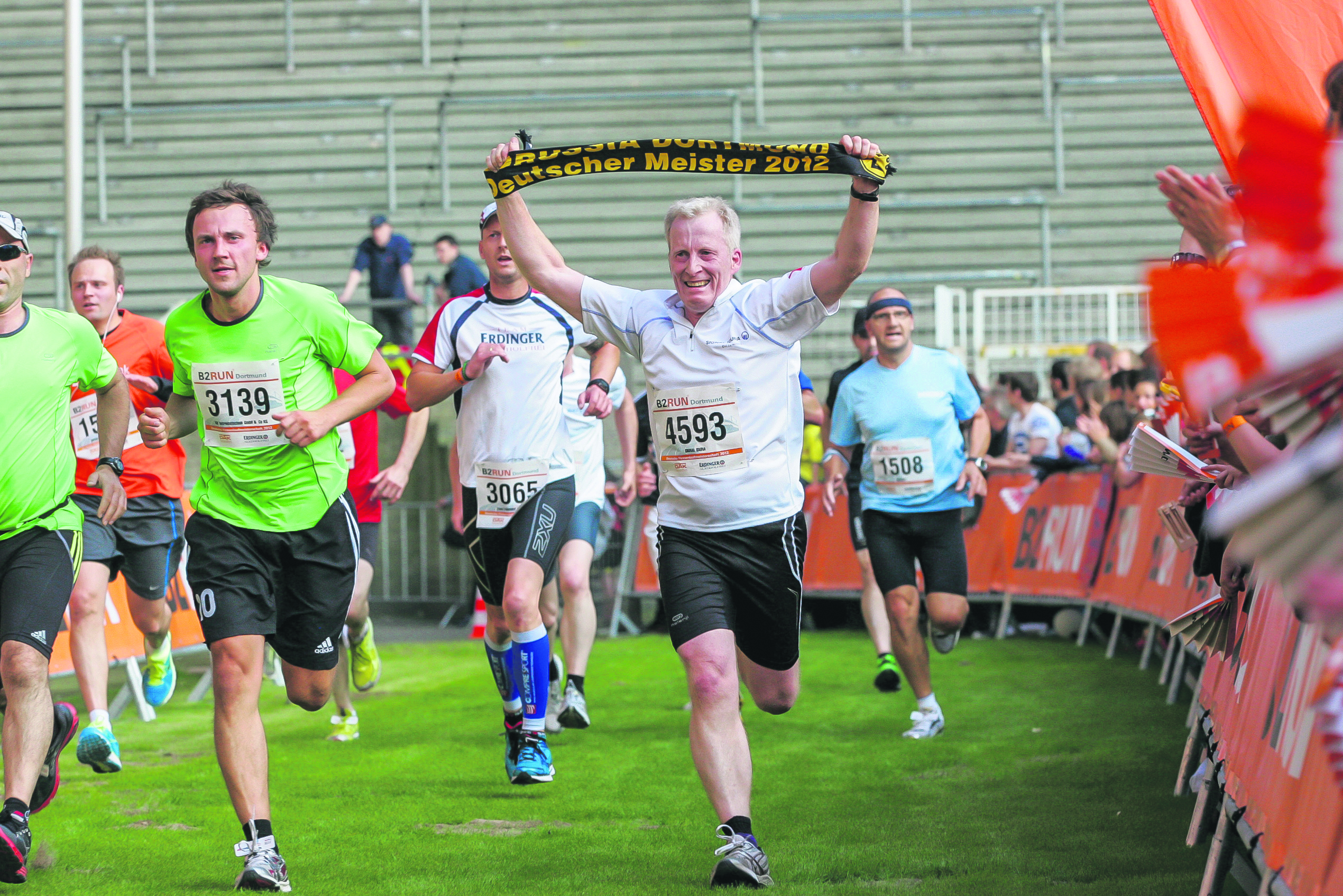 Deutscher Meister 2012: Das können nicht nur die Fußballer der Borussia, sondern auch die Dortmunder Läufer bei der B2Run-Firmenlauf-Meisterschaft von sich behaupten.