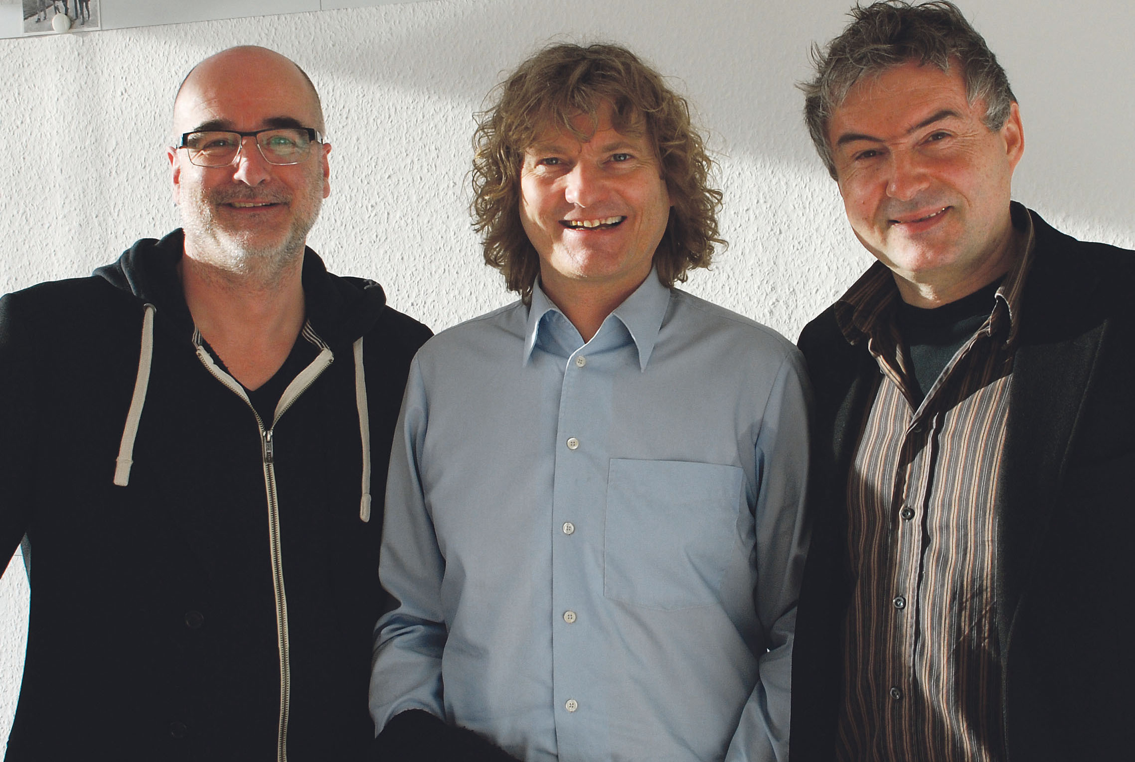 Blicken auf eine langjährige gemeinsame Arbeit zurück: Sebastian Heindrichs (Mitte), Günter Wohlfarth (r.) und der neue Intendant, Ralf Ebeling (l.). Foto: Wengorz