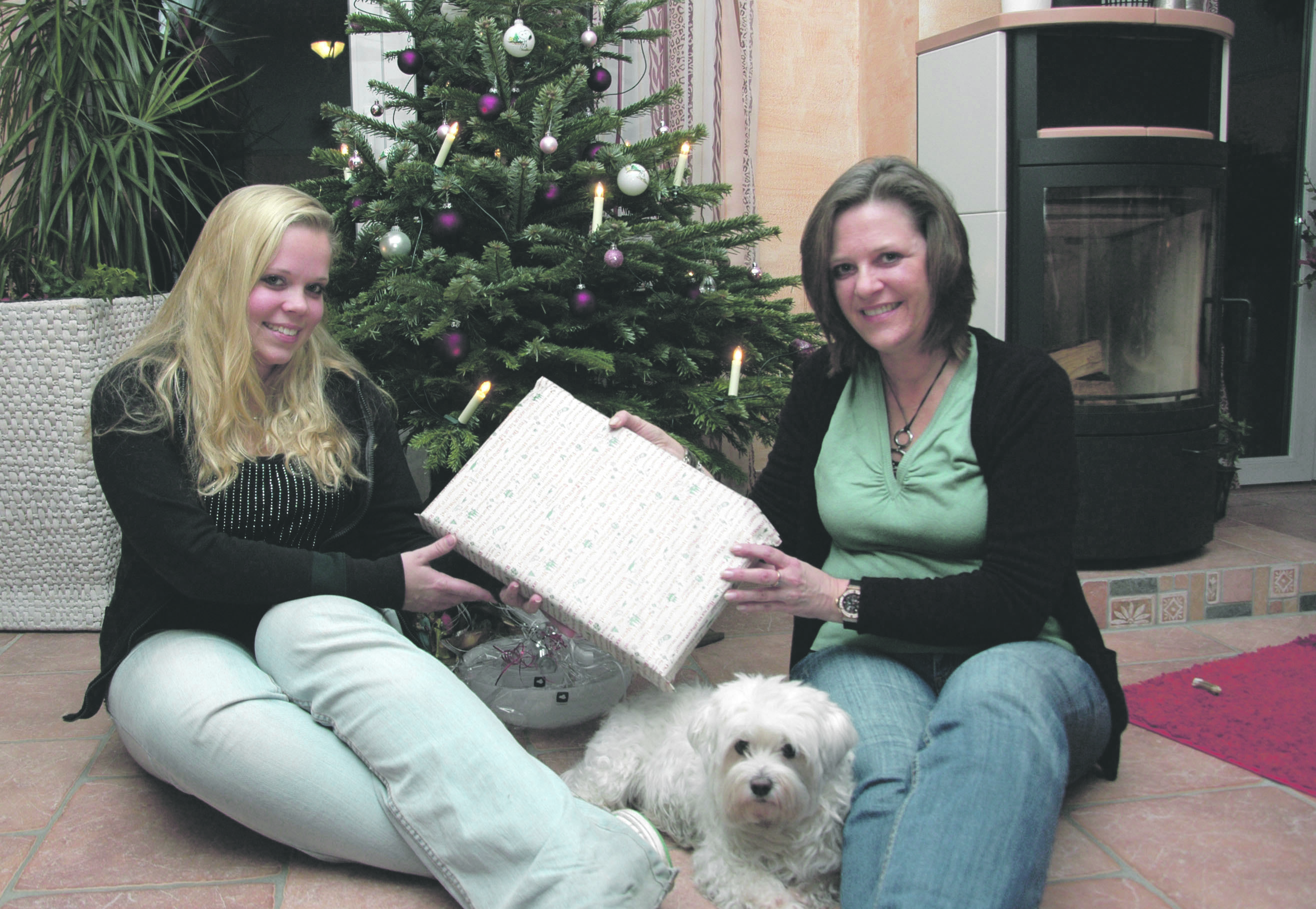 Am Heiligen Abend feiert Lara Esser (links) ihren Geburtstag (hier mit Mutter Susanne). Weihnachten wird verschoben. Foto: Jörg Terbrüggen